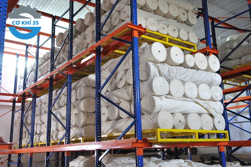 Sản xuất lắp đặt Kệ Drive in, kệ kho drive in 6 Giá để hàng Drvie-Thru chứa Vải Cuộn
