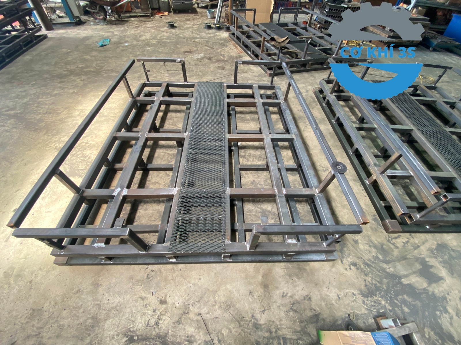 Bản vẽ pallet sắt, Pallet sắt mạ kẽm, Pallet sắt xếp chồng 3 hinh anh 3s thi cong pallet sat chat luong.