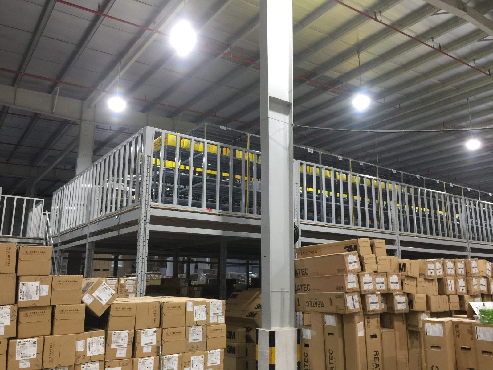 Đơn vị thi công kệ gác lửng Mezzanine trong kho công nghiệp 2 Ứng dụng của kệ gác lửng Mezzanine