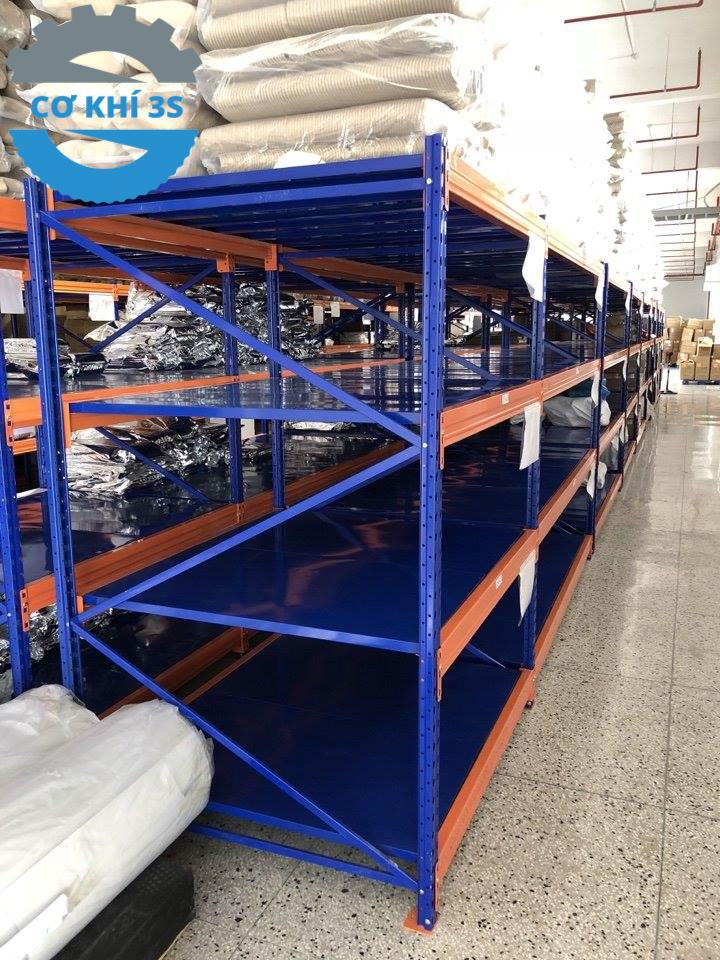 Tìm hiểu về kệ kho quần áo trong các nhà máy 1 Kệ kho quần áo có những loại nào? Giá bao nhiêu tiền?
