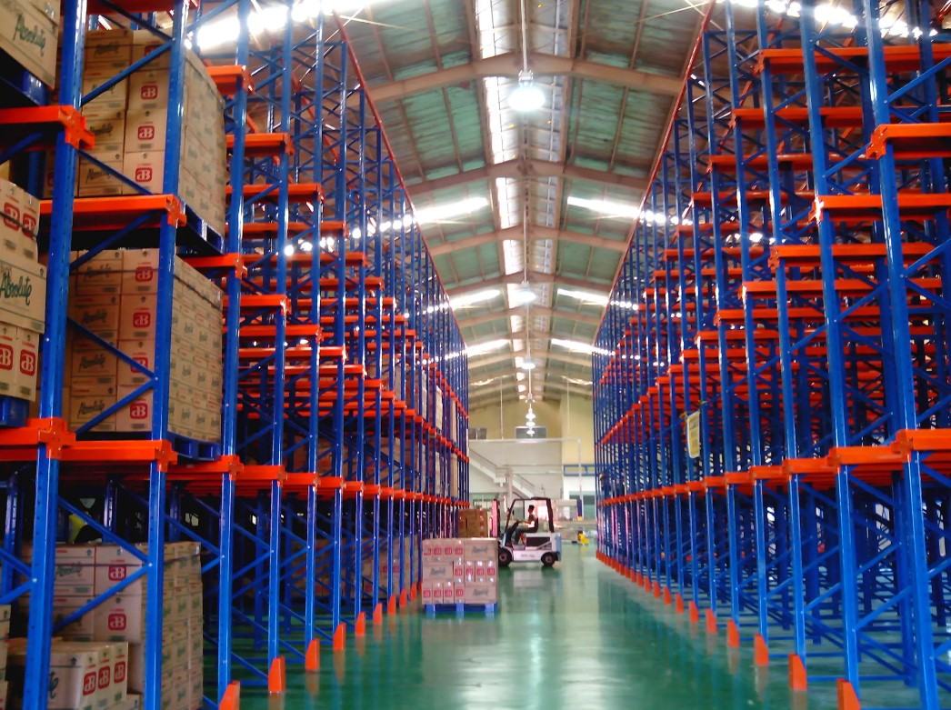 Chọn loại kệ Drive in như thế nào trong kệ kho công nghiệp 4 Ưu điểm của kệ Drive in