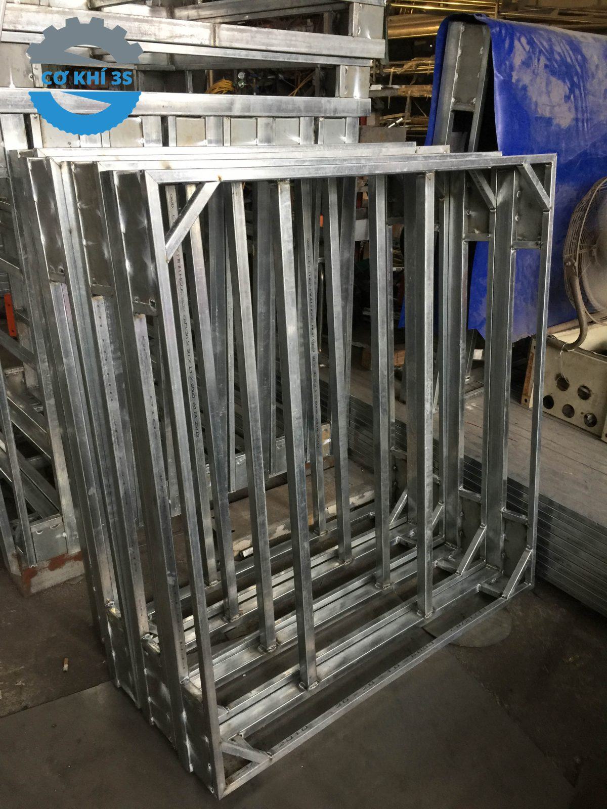 Các loại kích thước pallet sắt, Pallet sắt xếp chồng 3 Chọn mua pallet sắt phù hợp