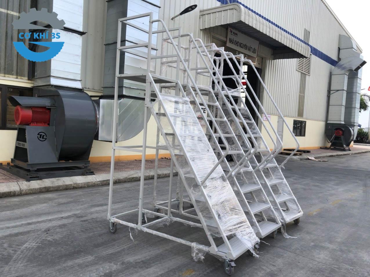 Báo giá thang di động công nghiệp giá tốt - thiết kế mới nhất hiện nay 3 xe thang di dong 3s 2.