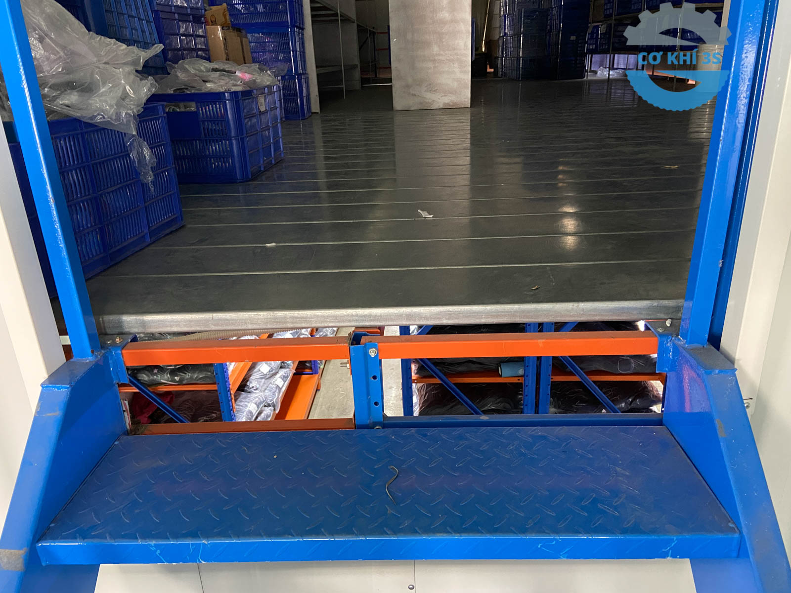 Kệ sàn Mezzanine dùng để làm gì? Ai nên dùng? 1 san gac lung ke trung tai cong nghiep 1.