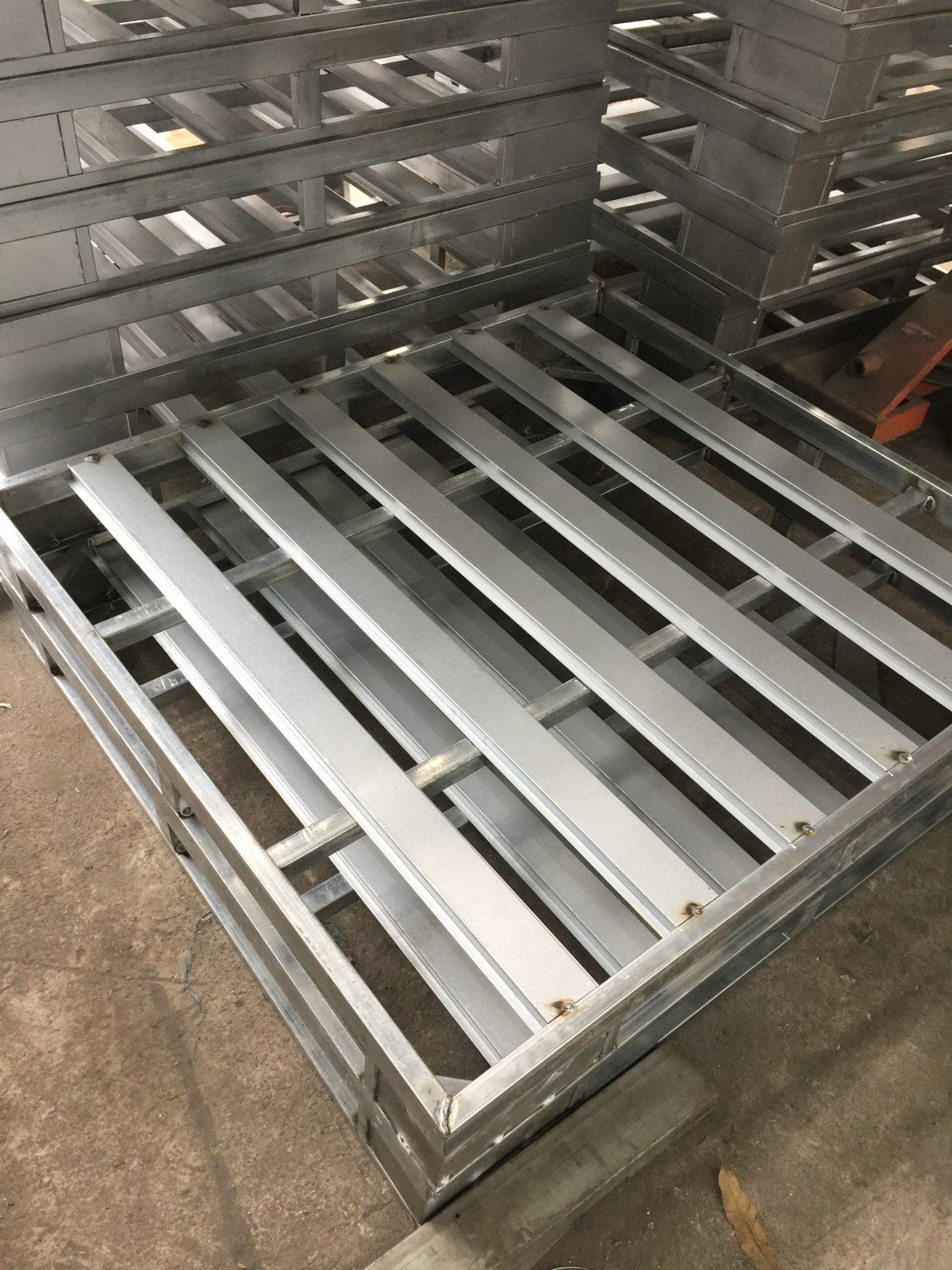 Pallet sắt là gì?