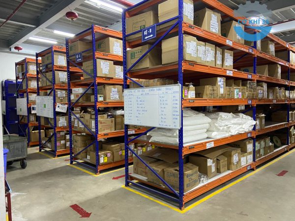 ke de phu kien nganh may 4