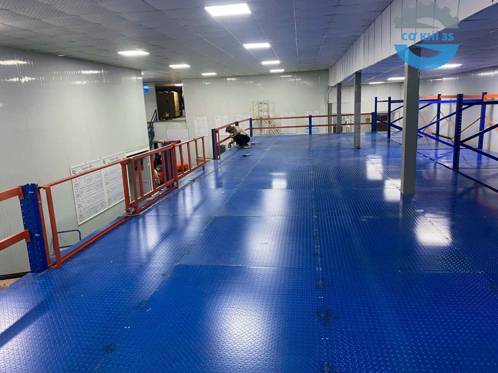 Tìm hiểu chi tiết về kệ sàn, kệ sàn mezzanine (hay còn gọi là tầng lửng) 9 lan can ray lua.