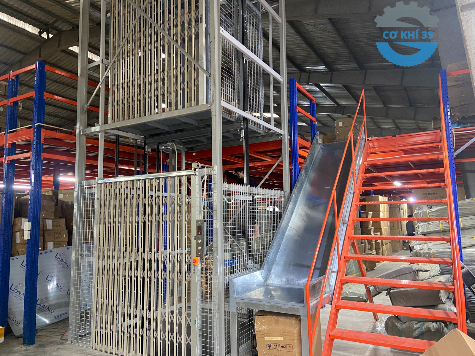Tìm hiểu chi tiết về kệ sàn, kệ sàn mezzanine (hay còn gọi là tầng lửng) 10 thang hang.