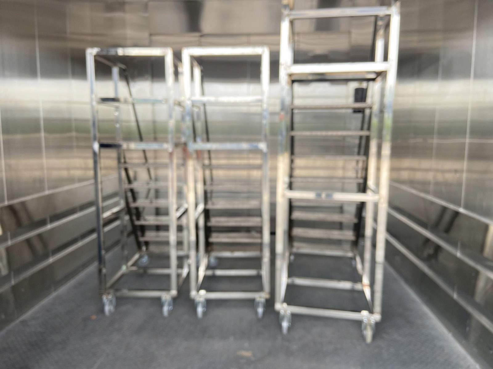 thang inox thao tac do vat lieu hay theo doi tren cac gian may 8.