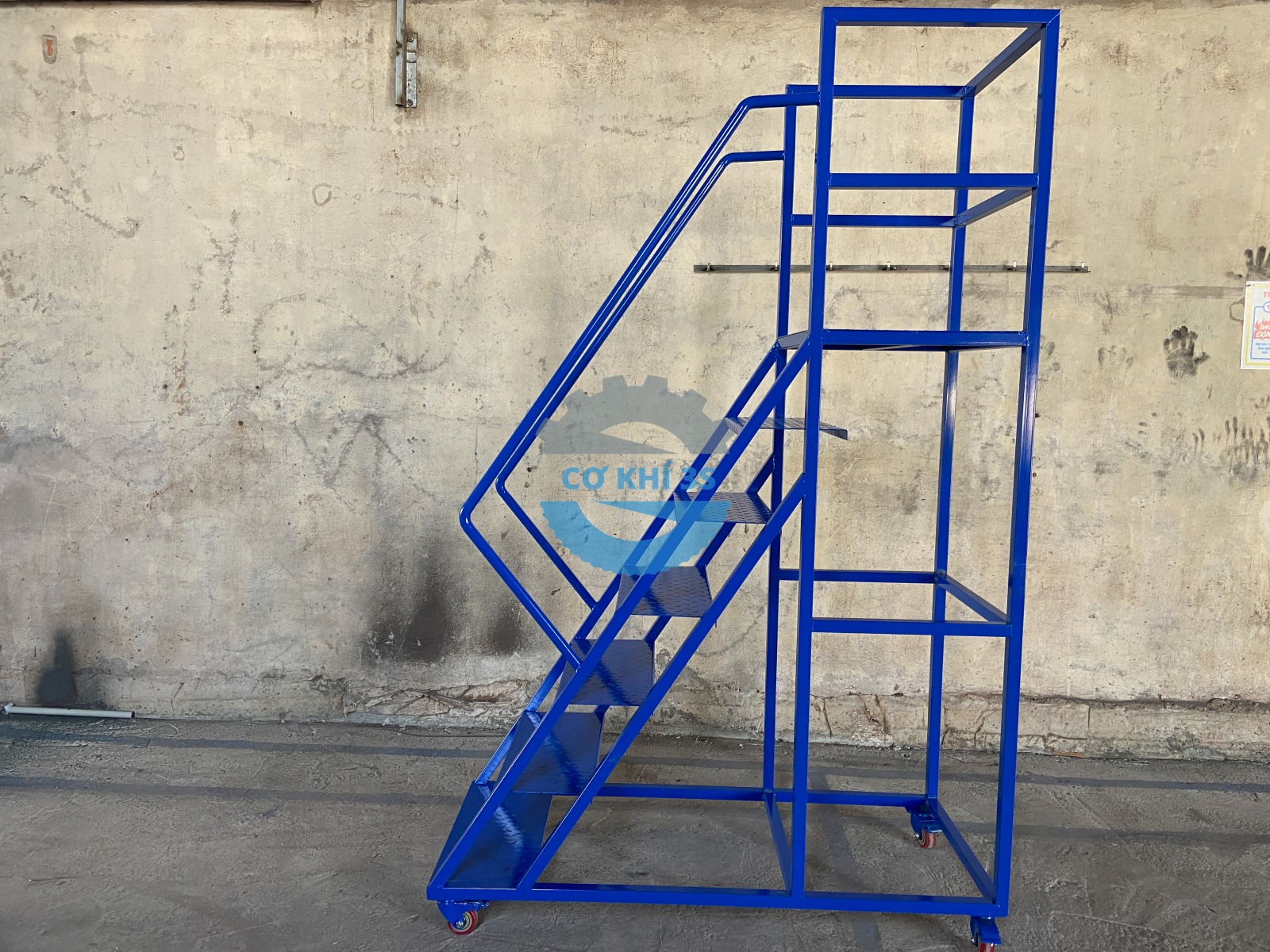 Xe thang di động cao 1200mm 6 thang 1 3m co 6 bac han cdinh 4