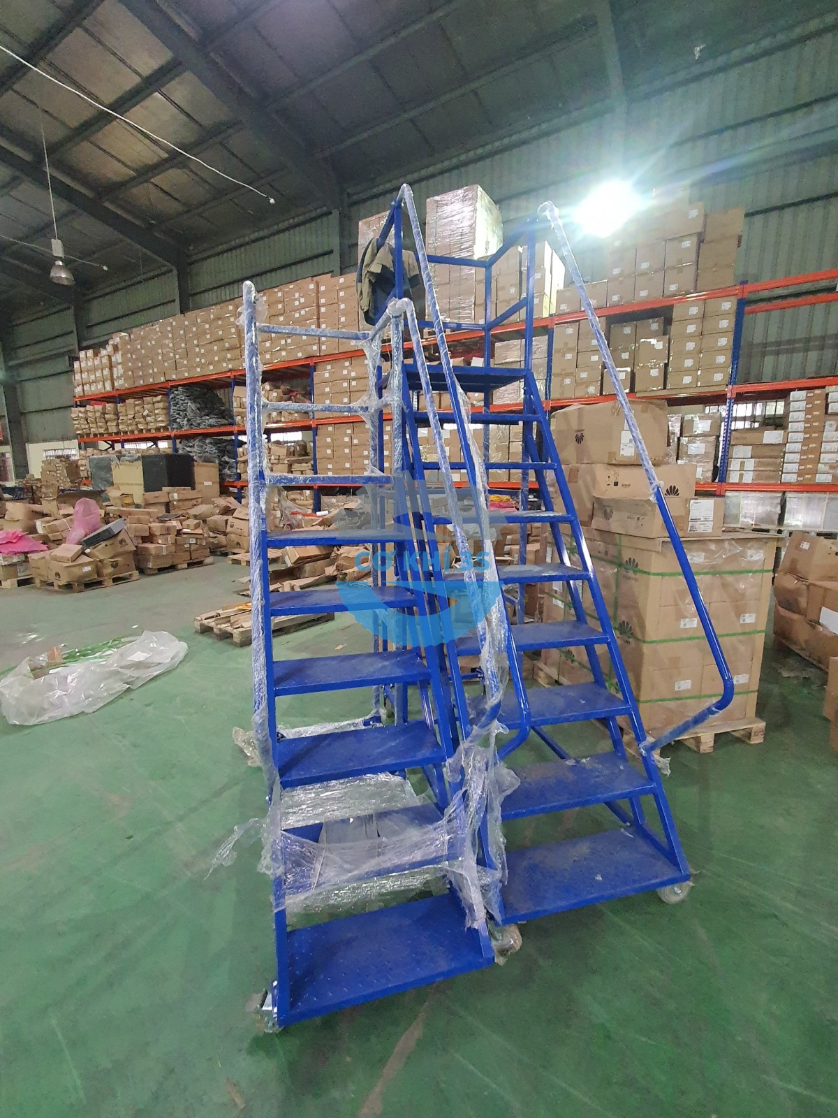 Xe thang di động cao 1200mm 8 thang 1 3m va 1 8m
