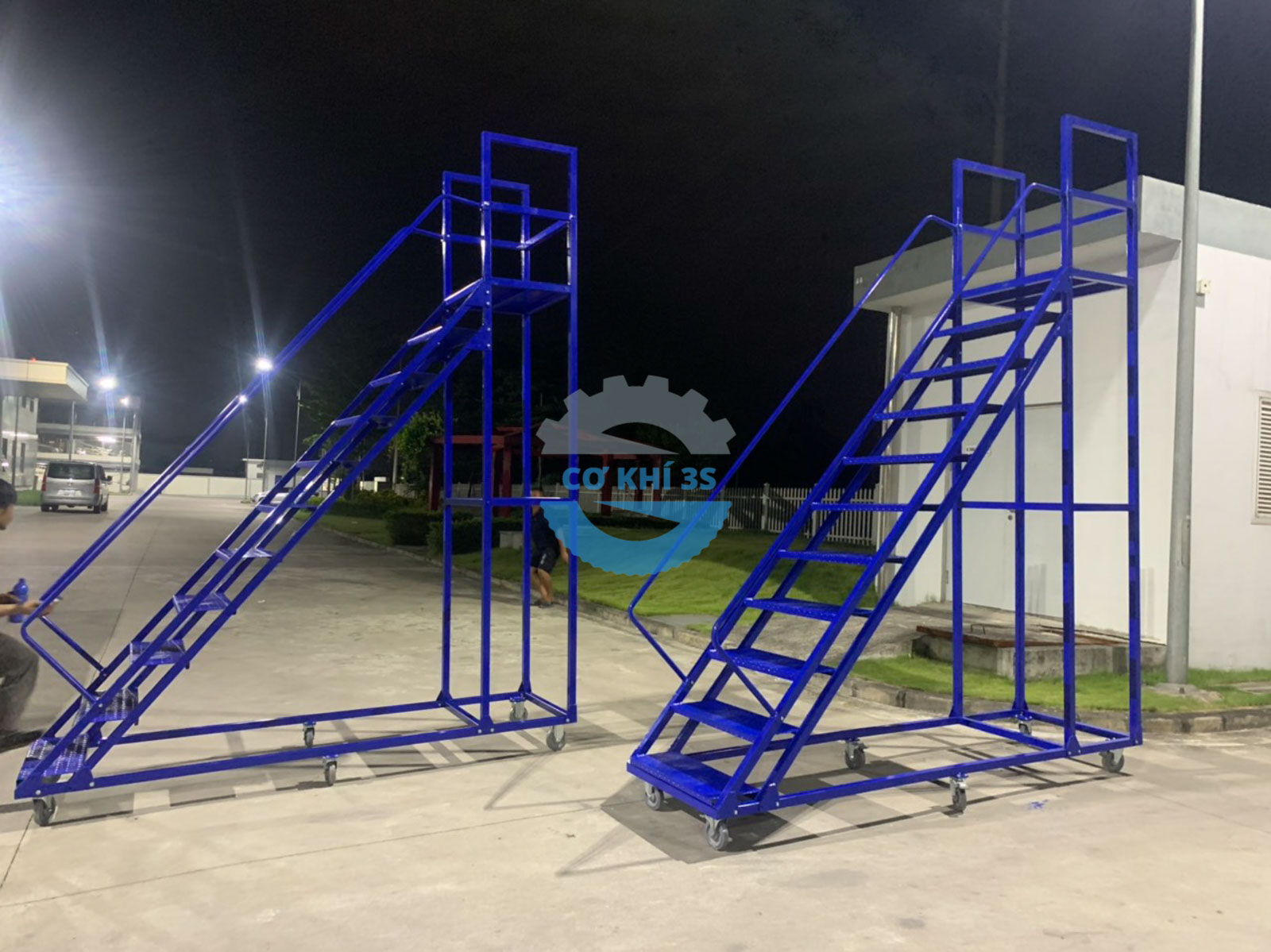 Xe thang di động cao 2500mm 5 thang 2 5m ha nam 1
