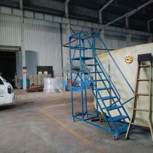 Xe thang di động cao 2500mm 20 thang 2 5m tieu chuan 1