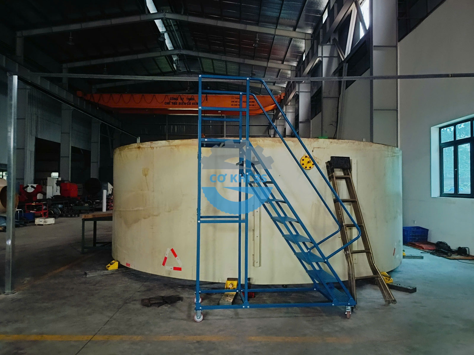 Xe thang di động cao 2500mm 8 thang 2 5m tieu chuan 2