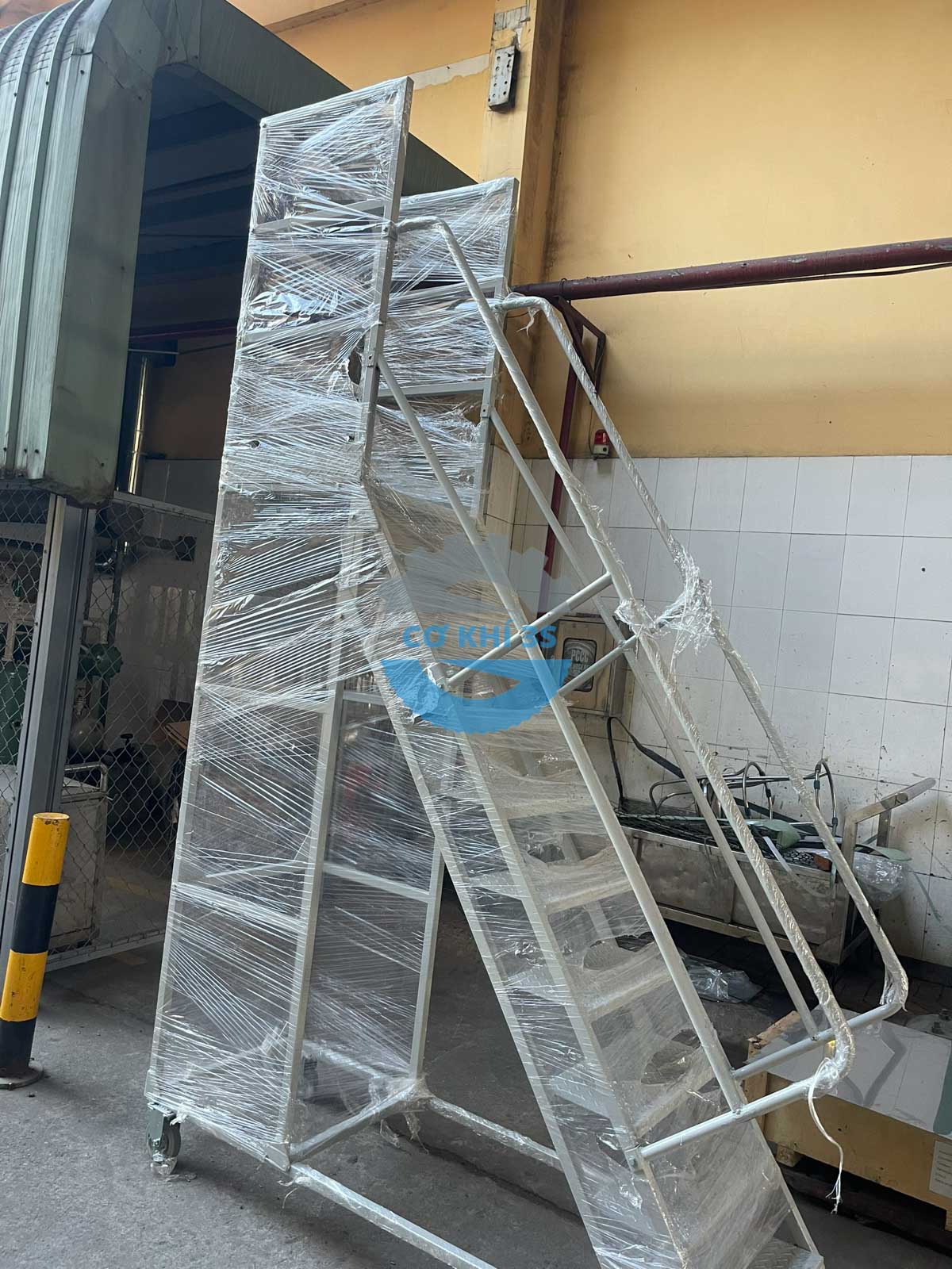 Xe thang di động cao 2500mm 3 thang 25m acecook hy 1