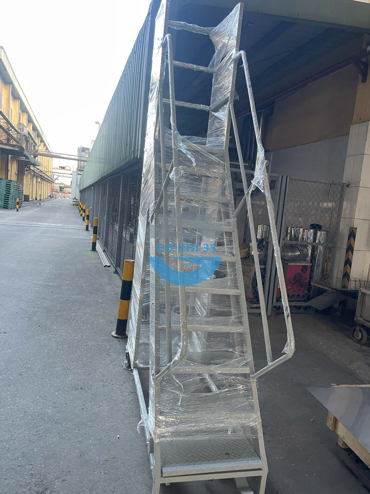 Xe thang di động cao 2500mm 4 thang 25m acecook hy