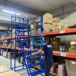 Xe thang di động cao 2500mm 25 xe thang 25 van dien 2